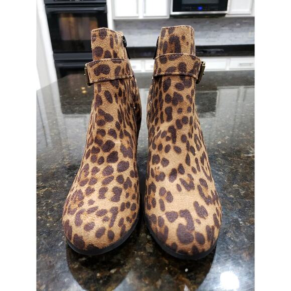 Time And Tru Ankle Boots Womens 8 Brown Leopard Print Suede Memory Foam Side Zip - Picture 1 of 11